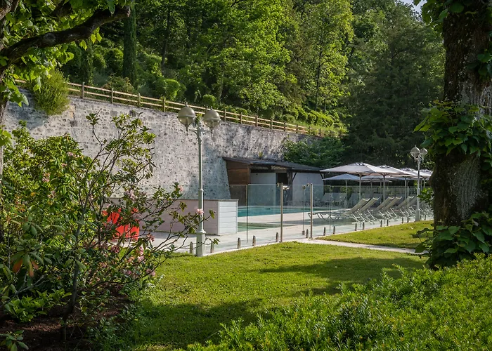 Chateau De Rochecotte